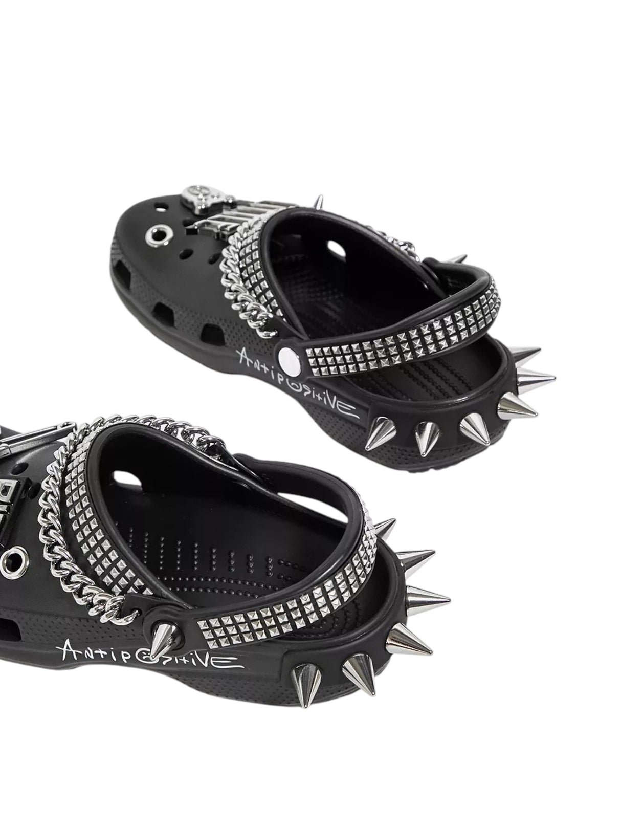 Men's Textured Slippers With Charms &Metallic Heel Spikes,Black